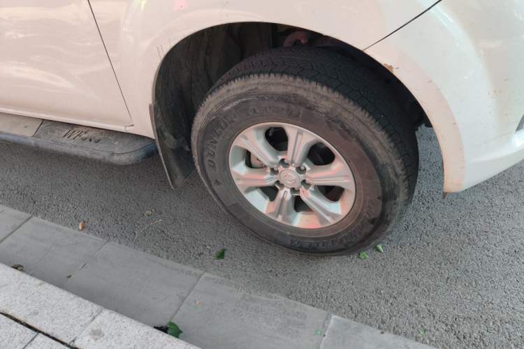 Used Nissan Navara 2017 2.5L Automatic 2WD Luxury Edition QR25 Right Front Wheel Hub