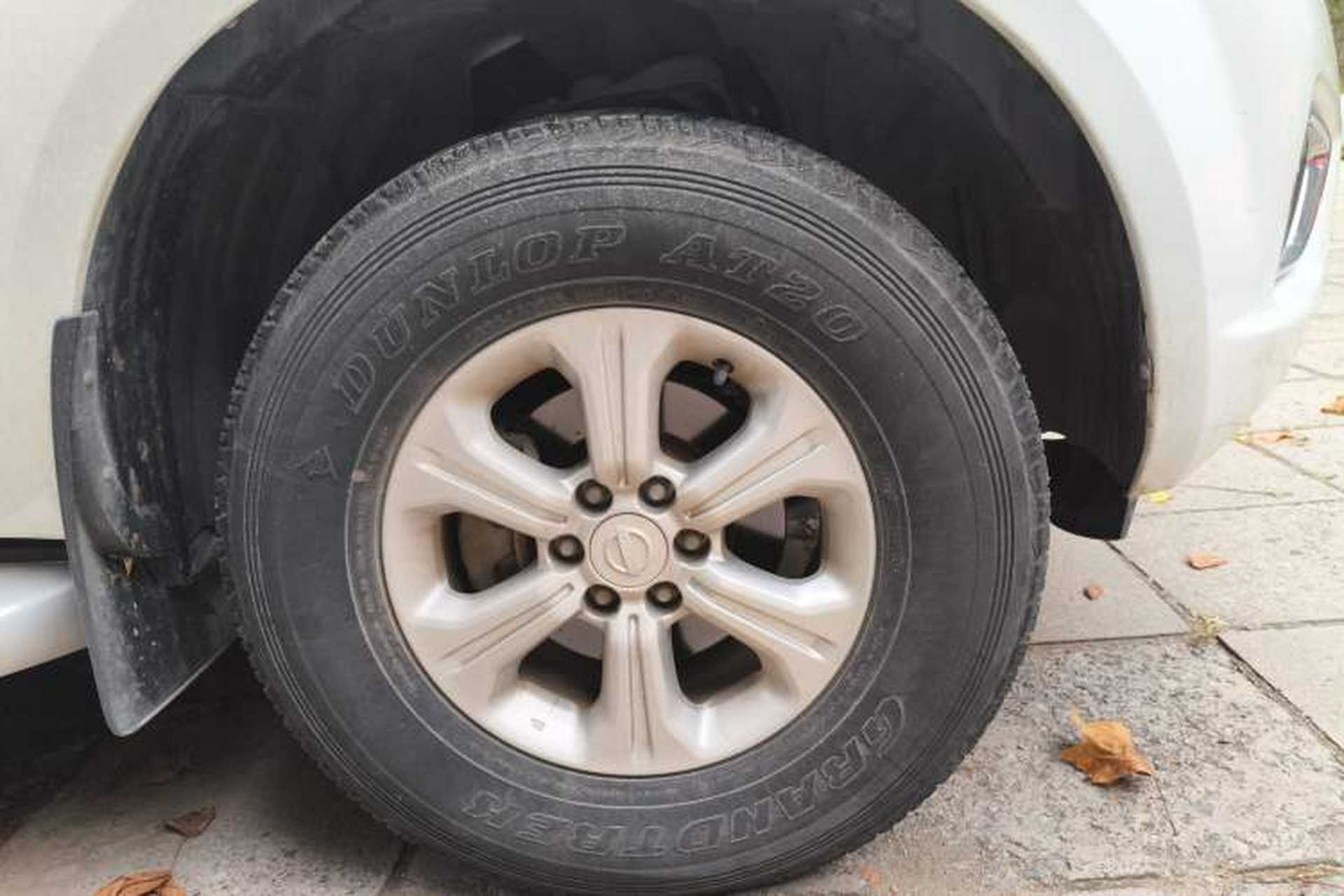 Used Nissan Navara 2017 2.5L Automatic 2WD Luxury Edition QR25 Right Front Wheel Hub