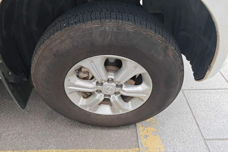 Used Nissan Navara 2017 2.5L Automatic 2WD Luxury Edition QR25 Right Front Wheel Hub