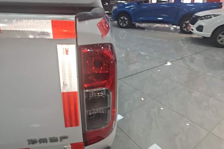 Used Nissan Navara 2017 2.5L Automatic 4x4 Luxury Edition QR25 Right Rear Taillight
