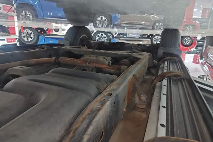 Used Nissan Navara 2017 2.5L Automatic 4x4 Luxury Edition QR25 Right Side Sill