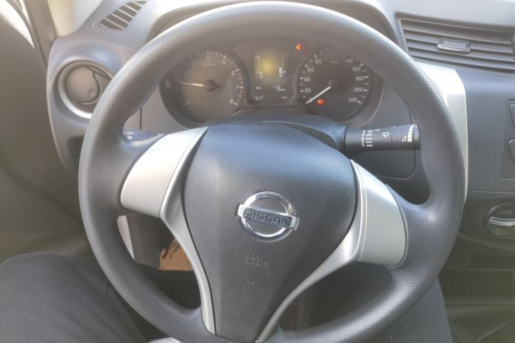 Used Nissan Navara 2017 2.5L Automatic 2WD Luxury Edition QR25 Steering Wheel