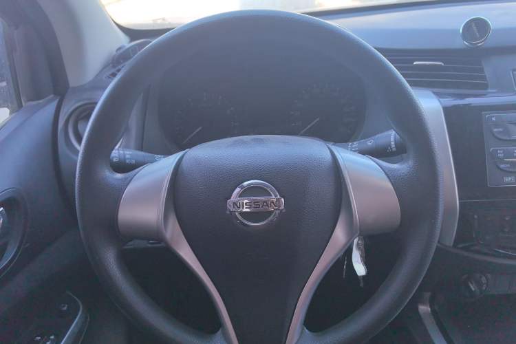 Used Nissan Navara 2017 2.5L Automatic 4x4 Luxury Edition QR25 Steering Wheel