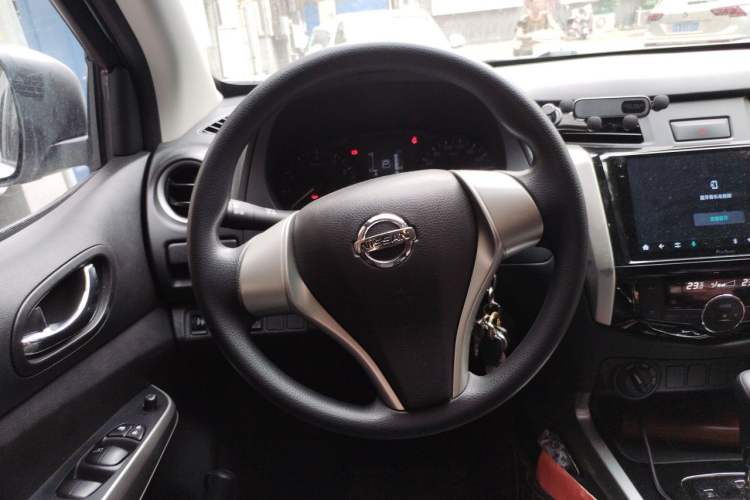 Used Nissan Navara 2017 2.5L Automatic 4x4 Luxury Edition QR25 Steering Wheel