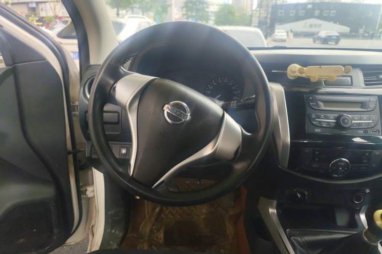 Used Nissan Navara 2017 2.5L Manual 4x4 Luxury Edition QR25 Steering Wheel