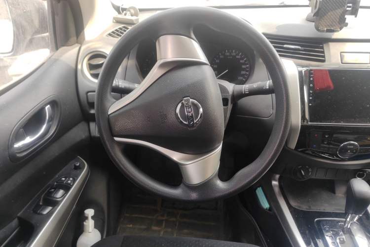 Used Nissan Navara 2017 2.5L Automatic 4x4 Luxury Edition QR25 Steering Wheel