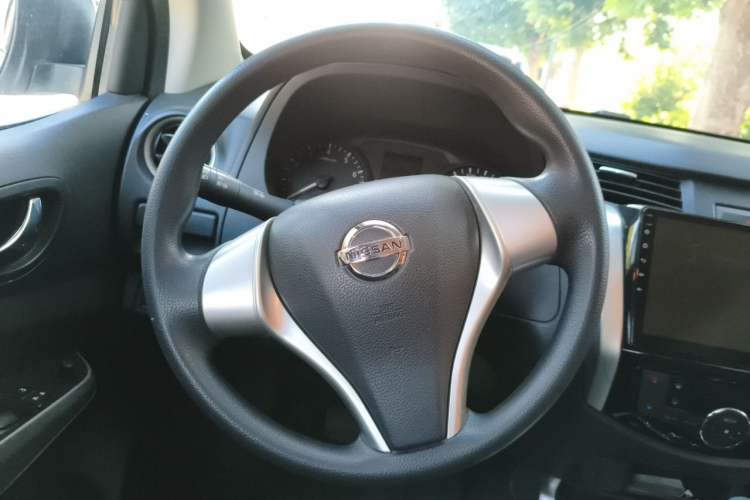 Used Nissan Navara 2017 2.5L Automatic 2WD Luxury Edition QR25 Steering Wheel