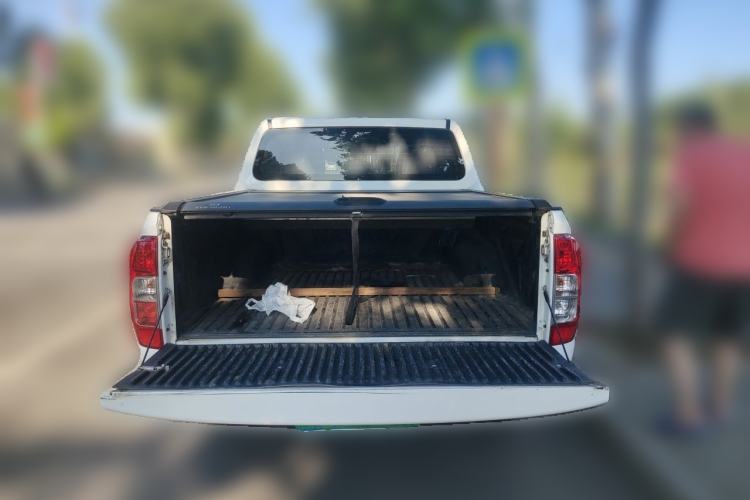 Used Nissan Navara 2017 2.5L Automatic 2WD Luxury Edition QR25 Trunk