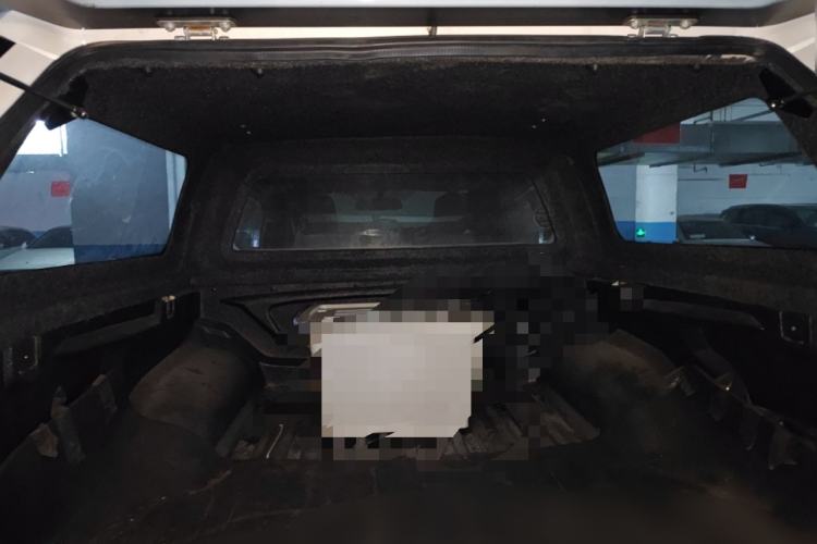 Used Nissan Navara 2017 2.5L Automatic 2WD Luxury Edition QR25 Trunk