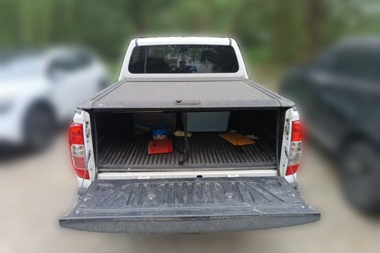 Used Nissan Navara 2017 2.5L Automatic 2WD Luxury Edition QR25 Trunk