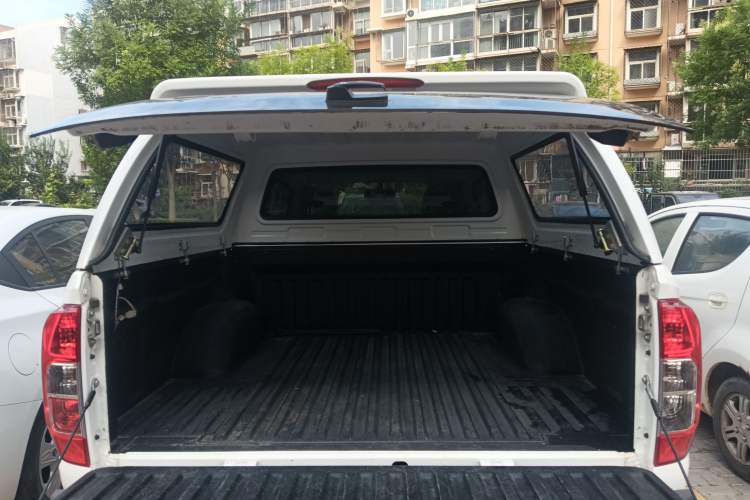 Used Nissan Navara 2017 2.5L Automatic 2WD Luxury Edition QR25 Trunk