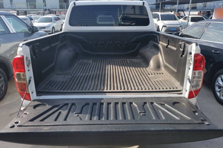 Used Nissan Navara 2017 2.5L Automatic 4x4 Luxury Edition QR25 Trunk