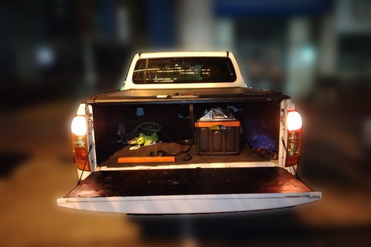 Used Nissan Navara 2017 2.5L Automatic 4x4 Luxury Edition QR25 Trunk