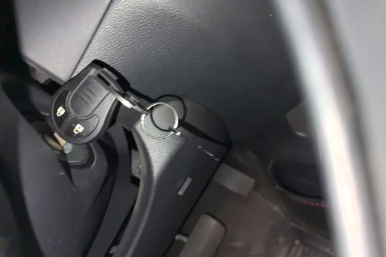 Used Nissan Navara 2017 2.5L Automatic 4x4 Luxury Edition QR25 Vehicle Key
