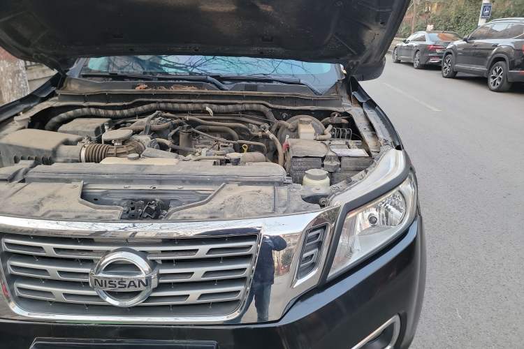 Used Nissan Navara 2019 2.5L Manual 4x4 Premium Version China VI QR25 Engine Bay Left