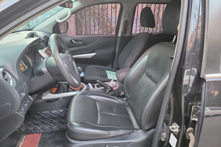 Used Nissan Navara 2019 2.5L Manual 4x4 Premium Version China VI QR25 Left Front Seat