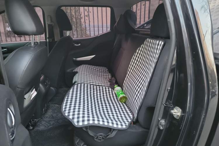 Used Nissan Navara 2019 2.5L Manual 4x4 Premium Version China VI QR25 Left Rear Seat