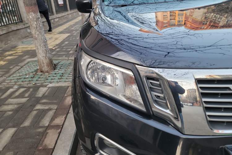 Used Nissan Navara 2019 2.5L Manual 4x4 Premium Version China VI QR25 Right Front Headlight