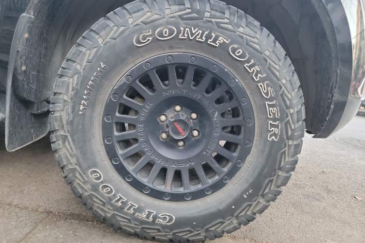 Used Nissan Navara 2019 2.5L Manual 4x4 Premium Version China VI QR25 Right Front Wheel Hub