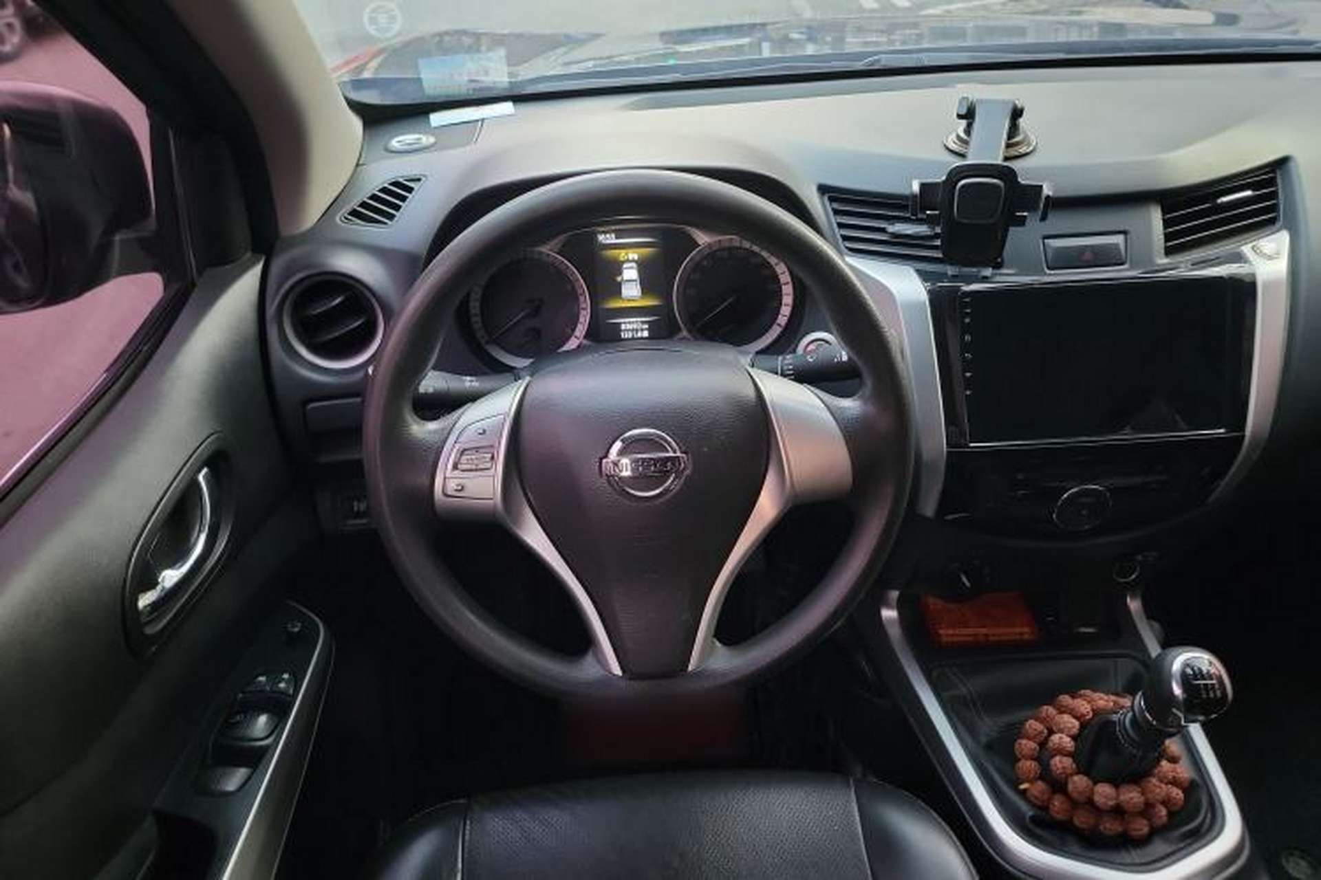 Used Nissan Navara 2019 2.5L Manual 4x4 Premium Version China VI QR25 Steering Wheel