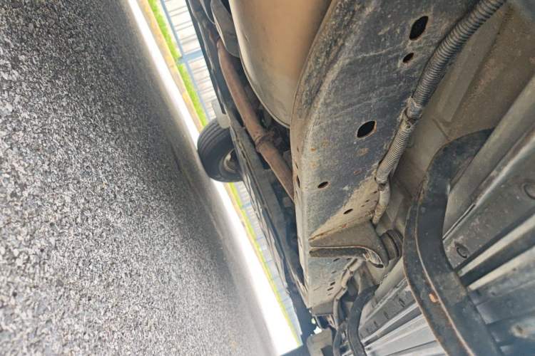 Used Nissan Navara 2019 2.5L Manual Two-Wheel Drive Comfort Version China VI QR25 Chassis Rear Right