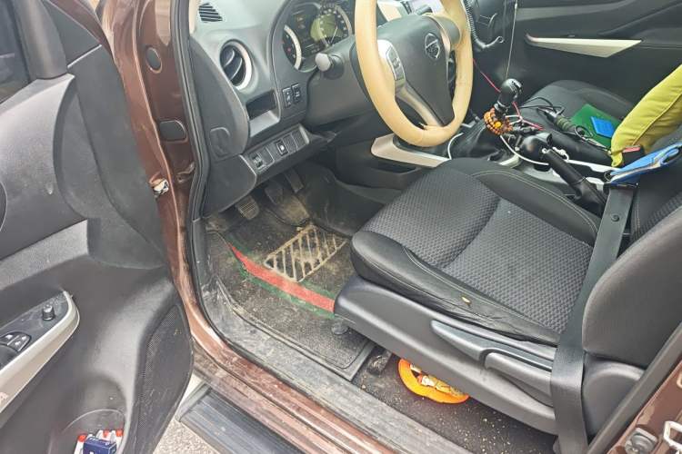 Used Nissan Navara 2019 2.5L Manual Two-Wheel Drive Comfort Version China VI QR25 Driver Seat