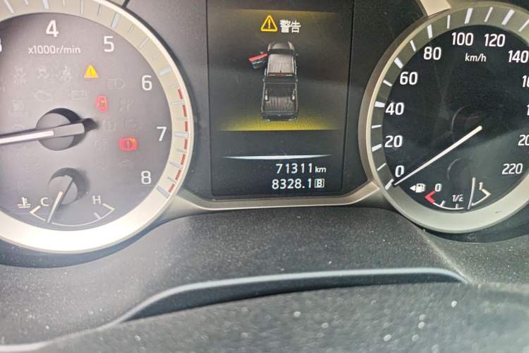Used Nissan Navara 2019 2.5L Manual Two-Wheel Drive Comfort Version China VI QR25 Odometer Close Up