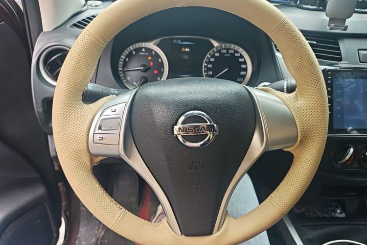 Used Nissan Navara 2019 2.5L Manual Two-Wheel Drive Comfort Version China VI QR25 Steering Wheel