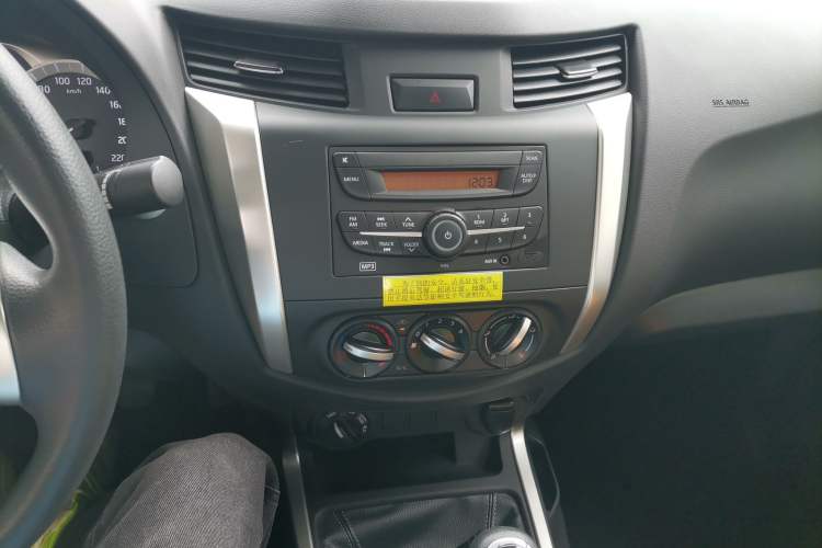 Used Nissan Navara 2019 2.5L Manual 4x4 Comfort Edition China VI QR25 Audio And AC Panel