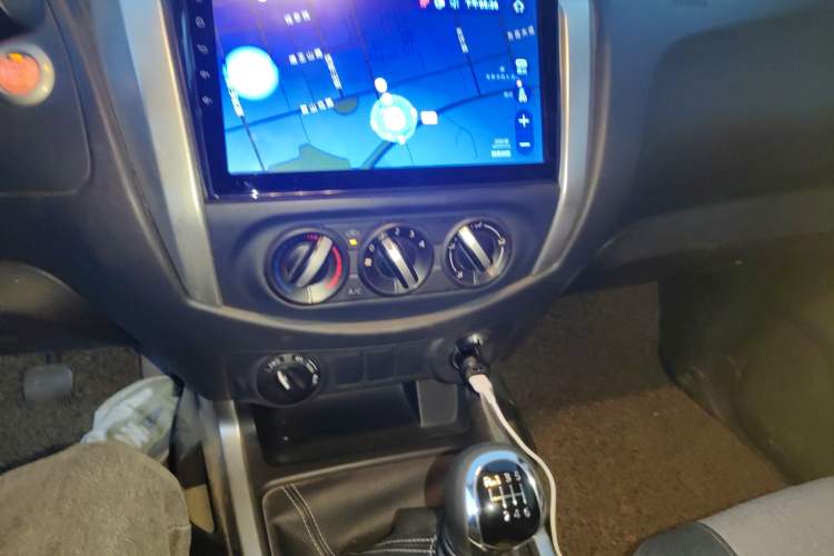 Used Nissan Navara 2019 2.5L Manual 4x4 Comfort Edition China VI QR25 Audio And AC Panel
