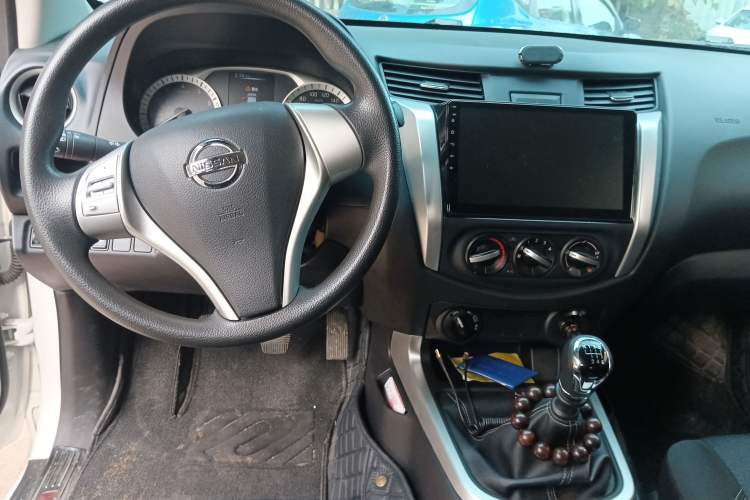 Used Nissan Navara 2019 2.5L Manual 4x4 Comfort Edition China VI QR25 Center Console