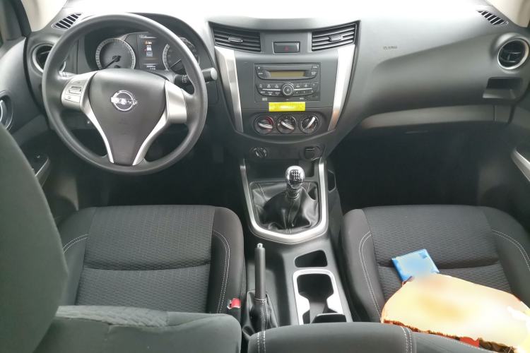 Used Nissan Navara 2019 2.5L Manual 4x4 Comfort Edition China VI QR25 Center Console