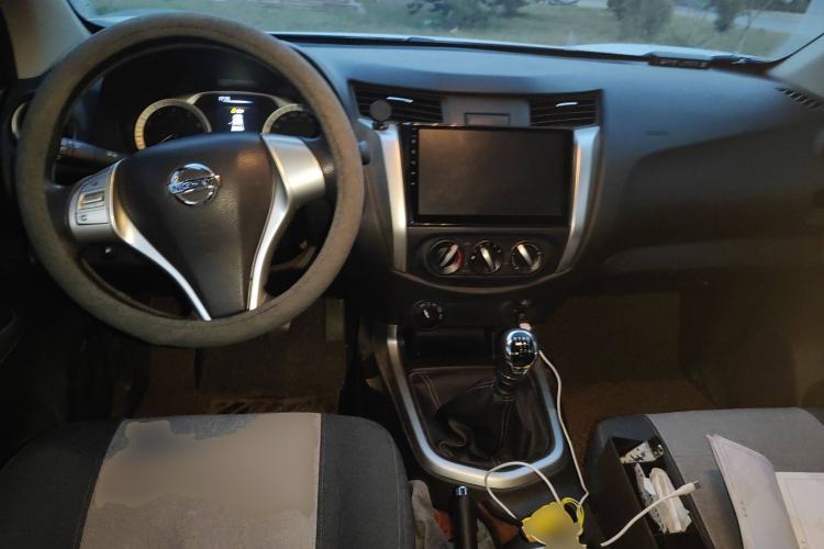Used Nissan Navara 2019 2.5L Manual 4x4 Comfort Edition China VI QR25 Center Console