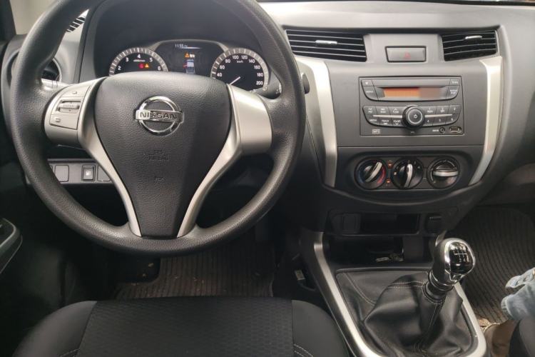 Used Nissan Navara 2019 2.5L Manual Two-Wheel Drive Comfort Version China VI QR25 Center Console