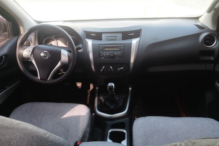 Used Nissan Navara 2019 2.5L Manual Two-Wheel Drive Comfort Version China VI QR25 Center Console