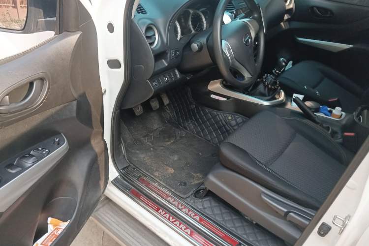 Used Nissan Navara 2019 2.5L Manual 4x4 Comfort Edition China VI QR25 Driver Seat