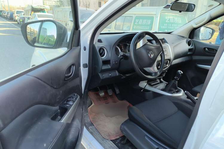 Used Nissan Navara 2019 2.5L Manual Two-Wheel Drive Comfort Version China VI QR25 Driver Seat
