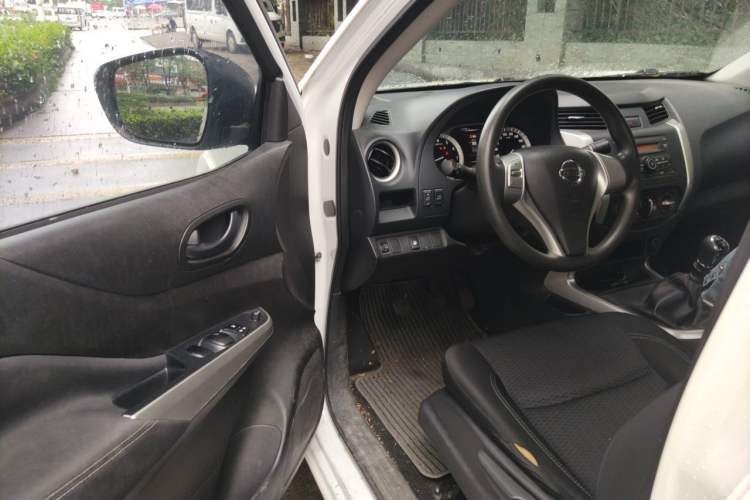 Used Nissan Navara 2019 2.5L Manual Two-Wheel Drive Comfort Version China VI QR25 Driver Seat