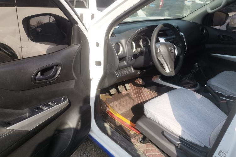 Used Nissan Navara 2019 2.5L Manual Two-Wheel Drive Comfort Version China VI QR25 Driver Seat