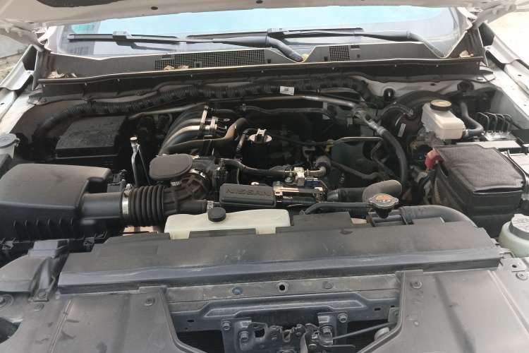 Used Nissan Navara 2019 2.5L Manual 4x4 Comfort Edition China VI QR25 Engine Bay