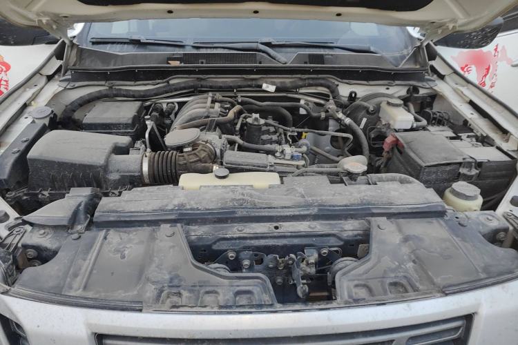 Used Nissan Navara 2019 2.5L Manual 4x4 Comfort Edition China VI QR25 Engine Bay