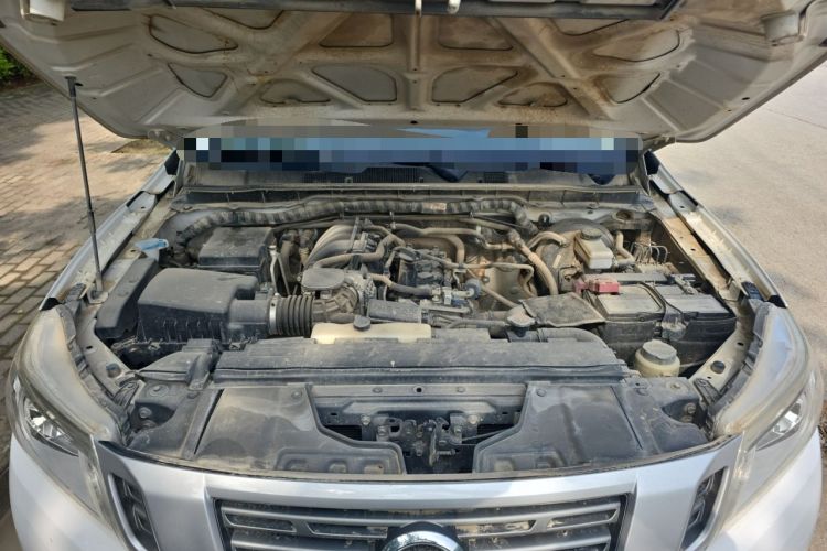 Used Nissan Navara 2019 2.5L Manual Two-Wheel Drive Comfort Version China VI QR25 Engine Bay