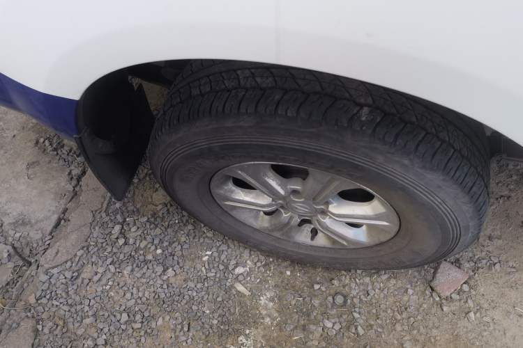 Used Nissan Navara 2019 2.5L Manual Two-Wheel Drive Comfort Version China VI QR25 Exterior 5