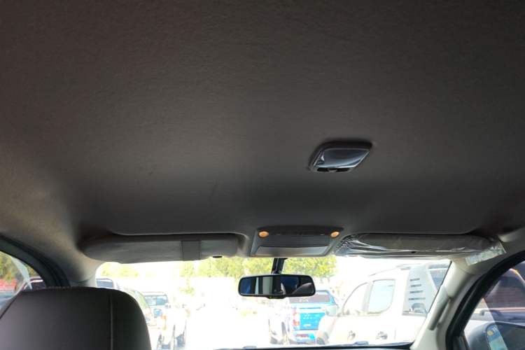 Used Nissan Navara 2019 2.5L Manual Two-Wheel Drive Flagship Version China VI Standard QR25 Headliner