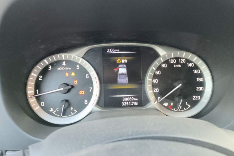 Used Nissan Navara 2019 2.5L Manual Two-Wheel Drive Comfort Version China VI QR25 Instrument Cluster