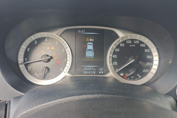 Used Nissan Navara 2019 2.5L Manual 4x4 Premium Version China VI QR25 Instrument Cluster