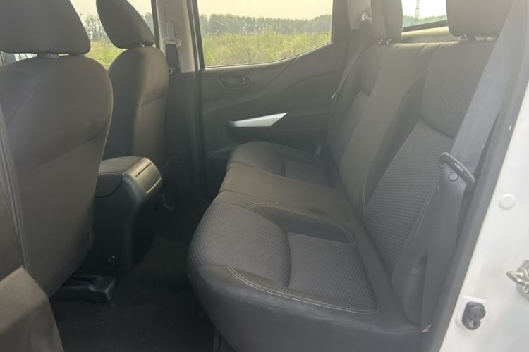Used Nissan Navara 2019 2.5L Manual Two-Wheel Drive Comfort Version China VI QR25 Interior 2