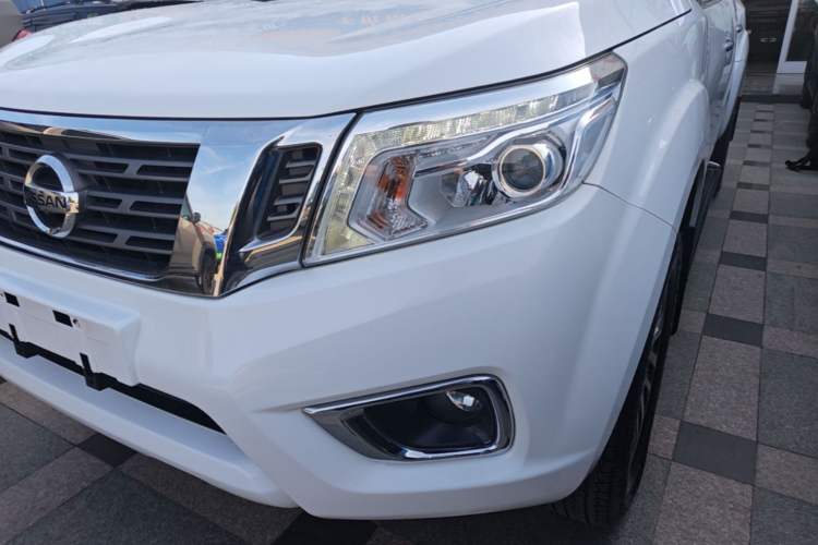 Used Nissan Navara 2019 2.5L Manual Two-Wheel Drive Flagship Version China VI Standard QR25 Left Front Headlight