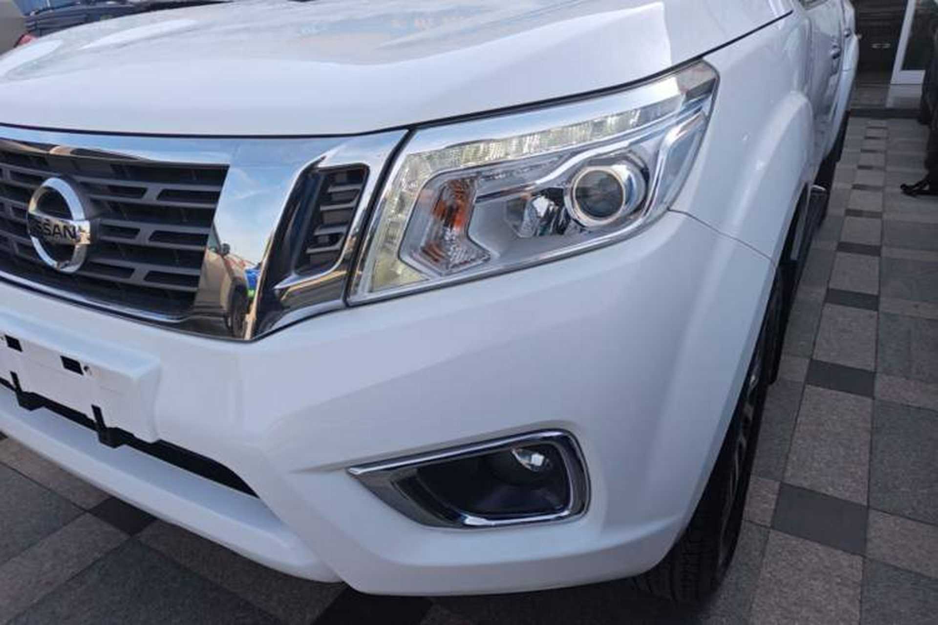 Used Nissan Navara 2019 2.5L Manual Two-Wheel Drive Flagship Version China VI Standard QR25 Left Front Headlight