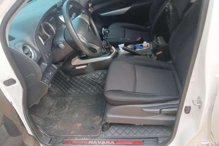 Used Nissan Navara 2019 2.5L Manual 4x4 Comfort Edition China VI QR25 Left Front Seat